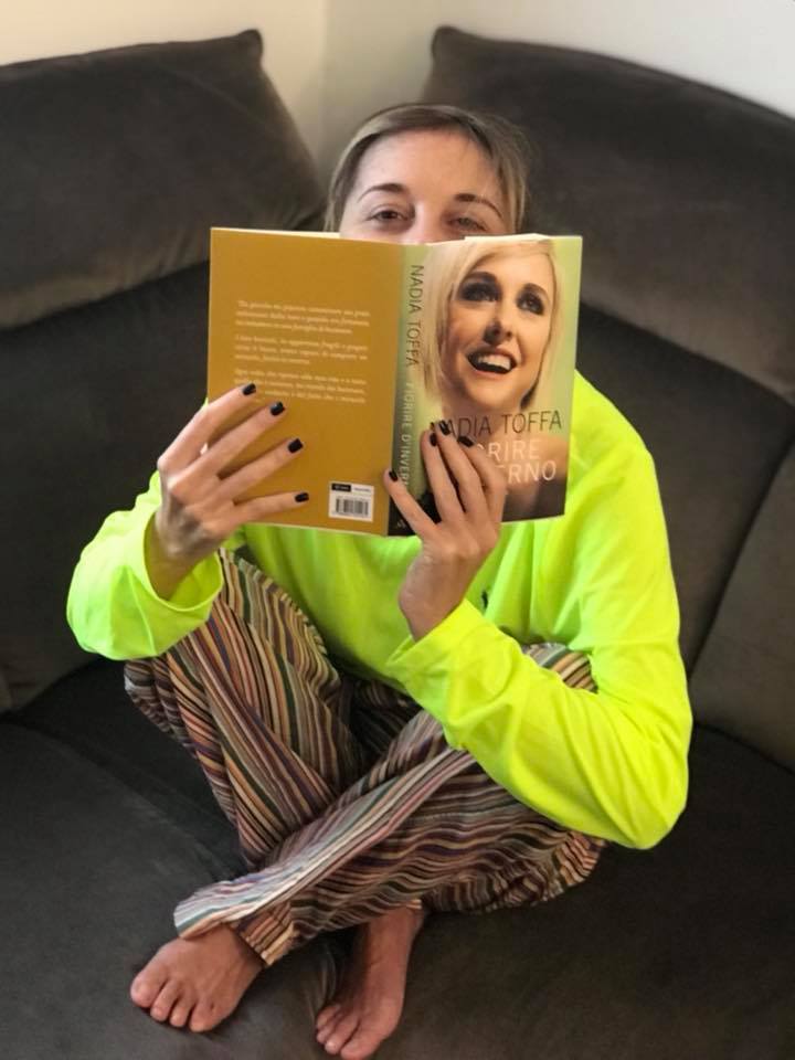Nadia Toffa e la sua lotta contro il cancro in un libro: “Fiorire d’inverno” Nadia Toffa e la sua lotta contro il cancro in un libro: “Fiorire d’inverno”