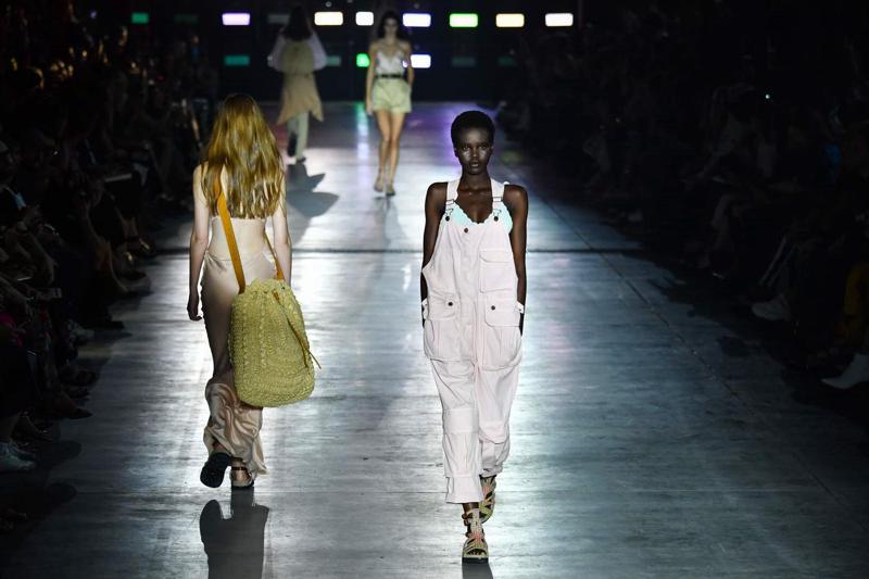 Milano Fashion Week, 4 nuove tendenze: paillettes, biker shorts e… FOTO Milano Fashion Week, 4 nuove tendenze: paillettes, biker shorts e… FOTO