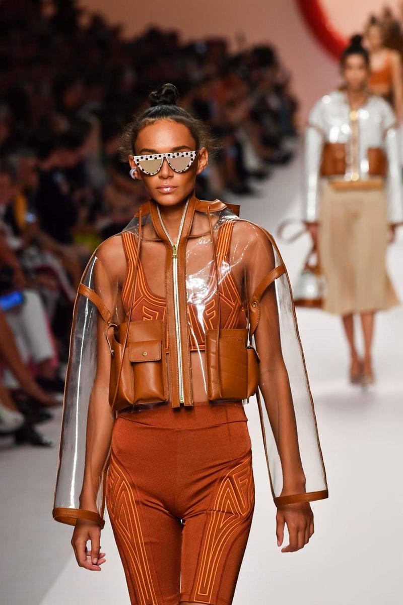 Milano Fashion Week, 4 nuove tendenze: paillettes, biker shorts e… FOTO Milano Fashion Week, 4 nuove tendenze: paillettes, biker shorts e… FOTO