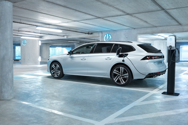 Peugeot svela le nuove 508 e 3008 con tecnologia plug-in hybrid