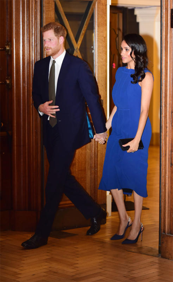 Royal Family News, Meghan Markle in Givenchy (di nuovo): prima uscita da sola