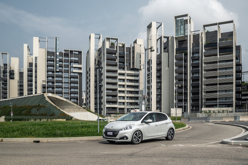 Peugeot 208 Signature, la nuova serie speciale