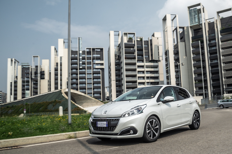 Peugeot 208 Signature, la nuova serie speciale