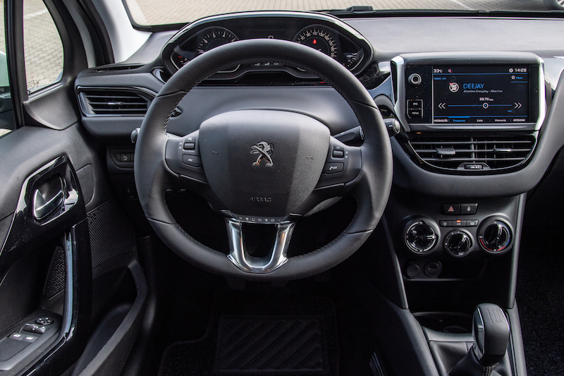 Peugeot 208 Signature, la nuova serie speciale