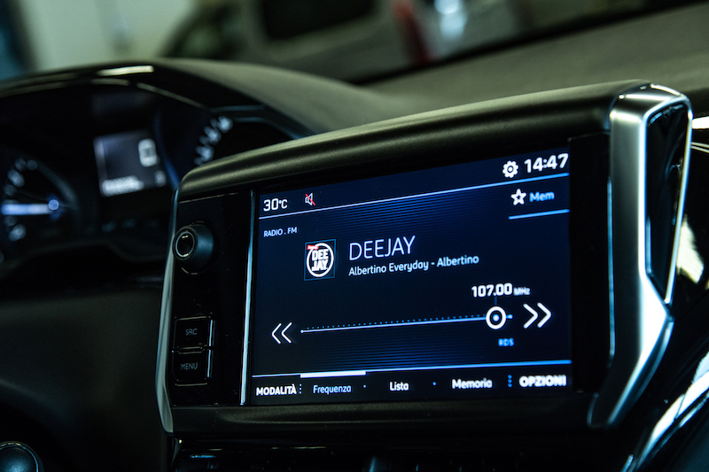 Peugeot 208 Signature, la nuova serie speciale