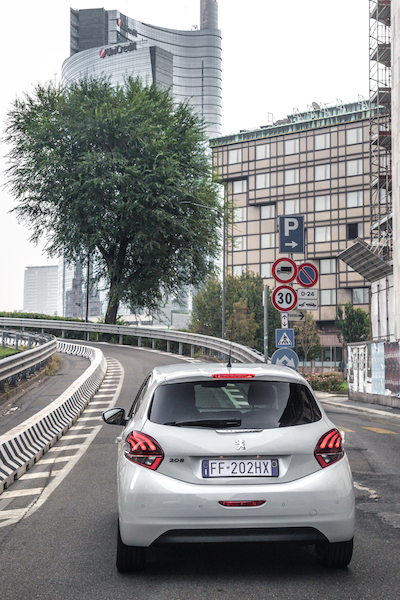 Peugeot 208 Signature, la nuova serie speciale