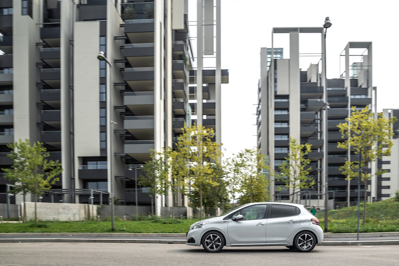 Peugeot 208 Signature, la nuova serie speciale