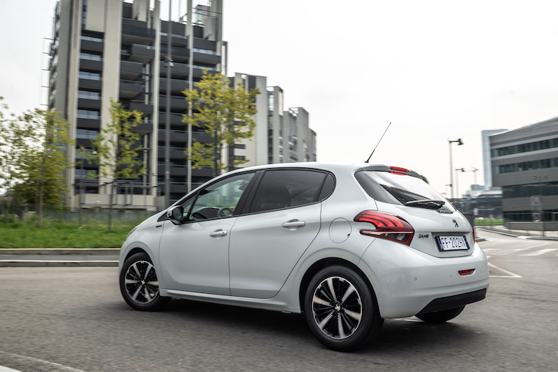 Peugeot 208 Signature, la nuova serie speciale