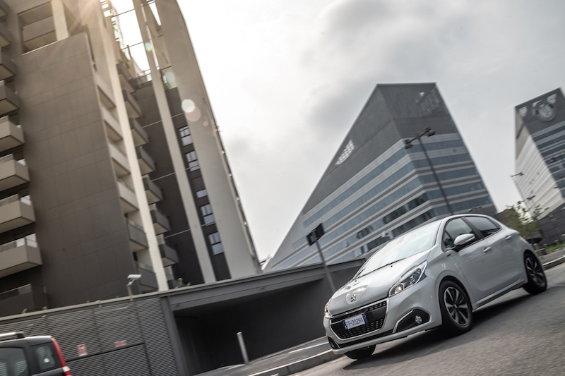 Peugeot 208 Signature, la nuova serie speciale