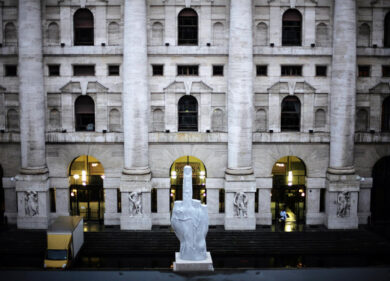 Borsa, torna un po’ di calma: -0,24%. Lo spread chiude intorno a 300 punti