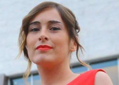 Boschi da copertina, posa per Maxim come Belen