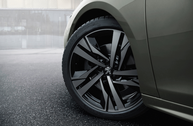 La Nuova PEUGEOT 508 si aggiudica il Design Award di Automotive News Europe