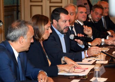 Manovra 2018, Salvini a Juncker: “Me ne frego”
