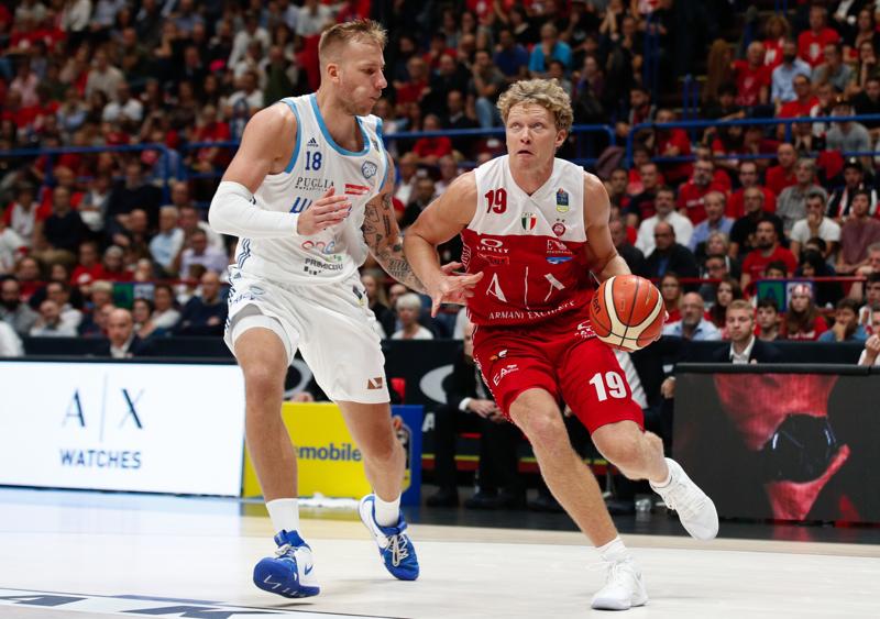 Olimpia Milano-Brindisi 103-92, Mike James show al Forum Olimpia Milano-Brindisi 103-92, Mike James show al Forum