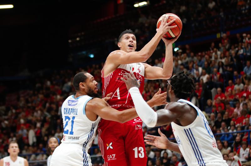 Olimpia Milano-Brindisi 103-92, Mike James show al Forum Olimpia Milano-Brindisi 103-92, Mike James show al Forum