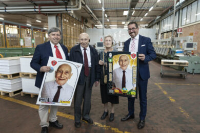 Panini realizza il sogno del più longevo collezionista di figurine