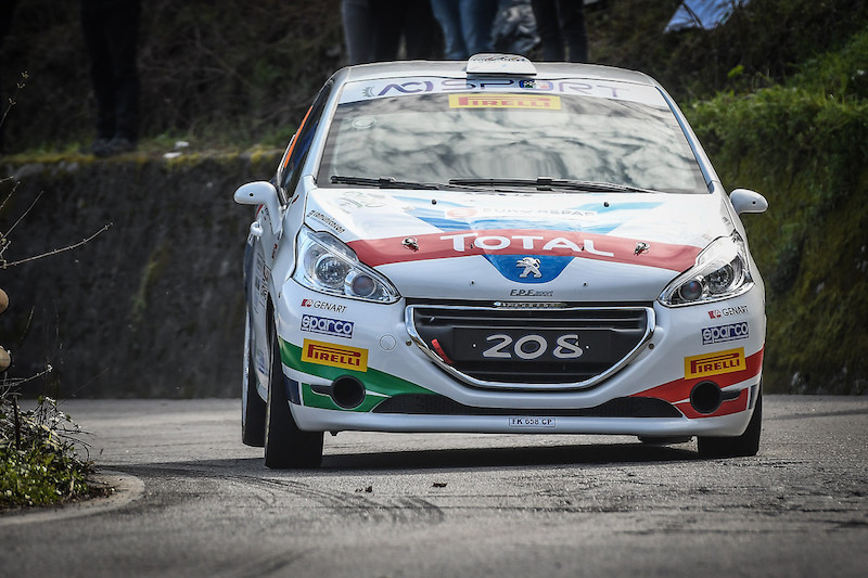 De Tommaso con la sua Peugeot 208 R2B è campione Italiano Rally Juinior