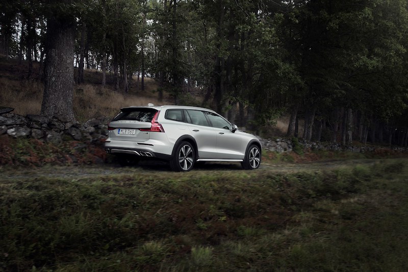 Debutta la nuova Volvo V60 Cross Country. Debutta la nuova Volvo V60 Cross Country.