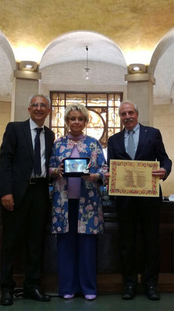 Daniela Javarone riceve PREMIO INTERNAZIONALE BRONZI DI RIACE,