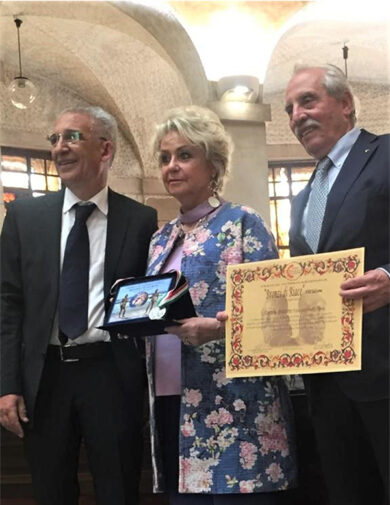 Daniela Javarone riceve PREMIO INTERNAZIONALE BRONZI DI RIACE,