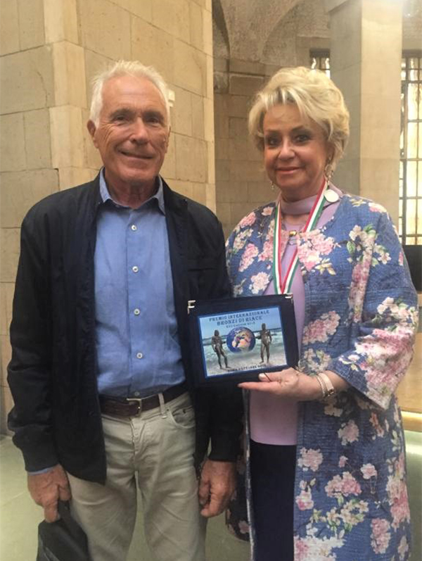 Daniela Javarone riceve PREMIO INTERNAZIONALE BRONZI DI RIACE,