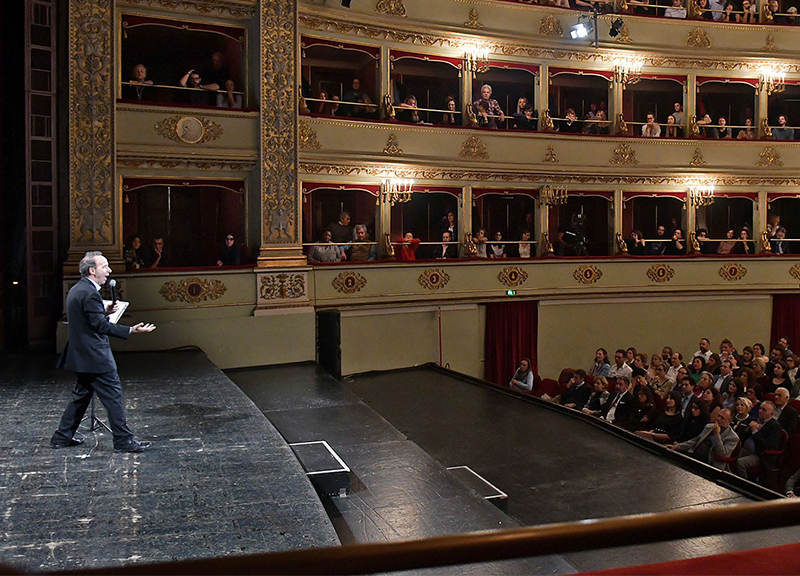 Roberto Benigni in due appuntamenti dedicati a Dante