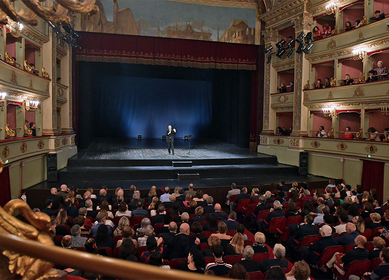 Roberto Benigni in due appuntamenti dedicati a Dante