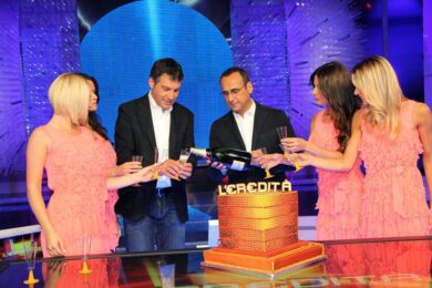 Fabrizio Frizzi, la moglie Carlotta: “Vivo alla giornata, la forza me la dà..”