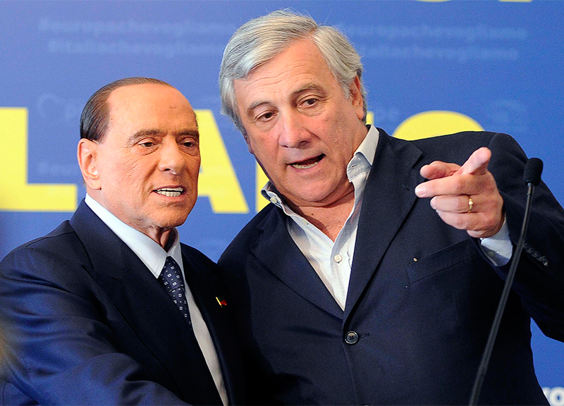 Forza Italia, rivoluzione. Tessere di partito a prezzi sociali e congressi Forza Italia, rivoluzione. Tessere di partito a prezzi sociali e congressi