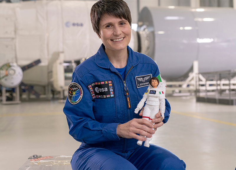 Barbie diventa astronauta: Mattel celebra la Cristoforetti… e le bimbe Barbie diventa astronauta: Mattel celebra la Cristoforetti… e le bimbe
