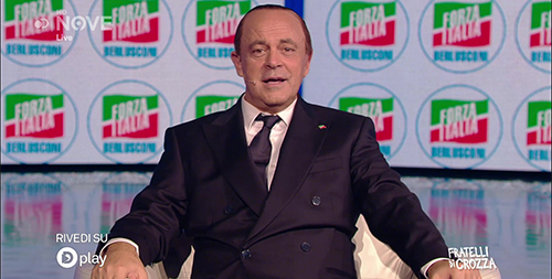 Crozza/Berlusconi presenta la maglia di CR7 al Monza Calcio Crozza/Berlusconi presenta la maglia di CR7 al Monza Calcio