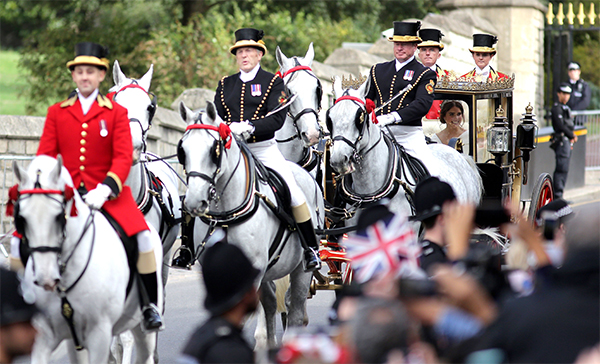 Royal Wedding: c’è un po’ made in Italy nell’abito di nozze di Eugenia. FOTO