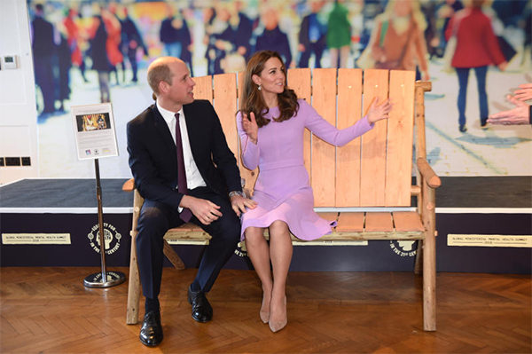 Kate Middleton nuovo look: con la redingote di Erdem detta la moda. FOTO Kate Middleton nuovo look: con la redingote di Erdem detta la moda. FOTO