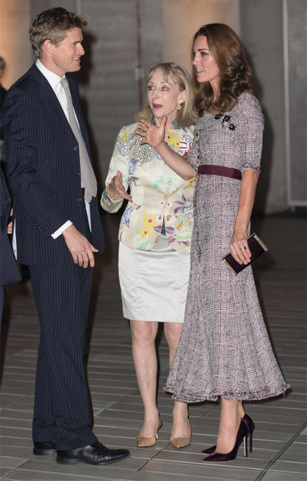 Kate Middleton nuovo look: con la redingote di Erdem detta la moda. FOTO Kate Middleton nuovo look: con la redingote di Erdem detta la moda. FOTO