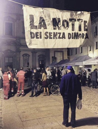 Milano, se i clochard sono meno cool dei migranti