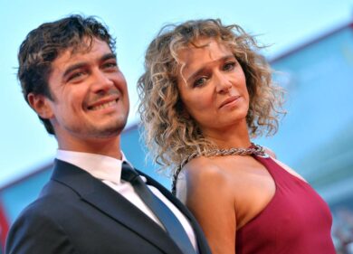 Riccardo Scamarcio sul set con l’ex Golino. La confessione: “Non sono guarito”