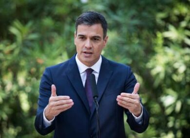 Manovra, Sanchez sulle orme di Salvimaio.Madrid sfora il deficit e va all’1,8%