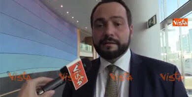 Manovra, Castaldo(M5S): “Sopreso da Juncker, frasi inadeguate verso Governo”