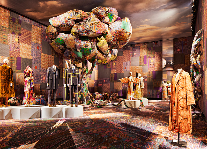 Etro celebra i 50 anni del marchio con una mostra al MUDEC: Generation Paisley Etro celebra i 50 anni del marchio con una mostra al MUDEC: Generation Paisley