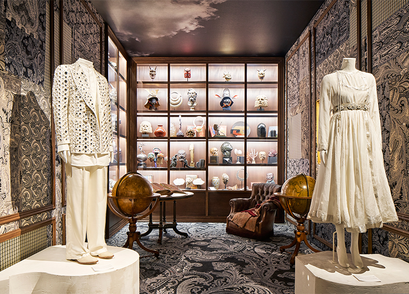 Etro celebra i 50 anni del marchio con una mostra al MUDEC: Generation Paisley Etro celebra i 50 anni del marchio con una mostra al MUDEC: Generation Paisley