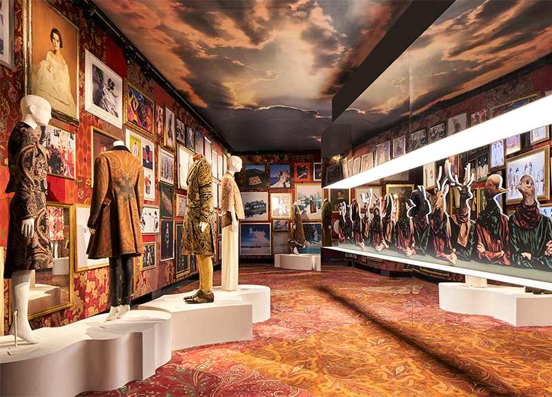 Etro celebra i 50 anni del marchio con una mostra al MUDEC: Generation Paisley Etro celebra i 50 anni del marchio con una mostra al MUDEC: Generation Paisley