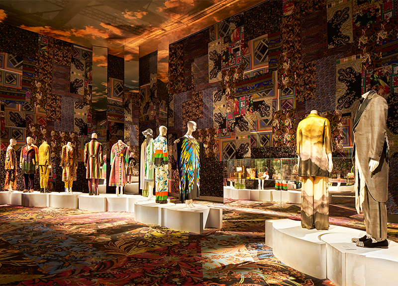 Etro celebra i 50 anni del marchio con una mostra al MUDEC: Generation Paisley Etro celebra i 50 anni del marchio con una mostra al MUDEC: Generation Paisley