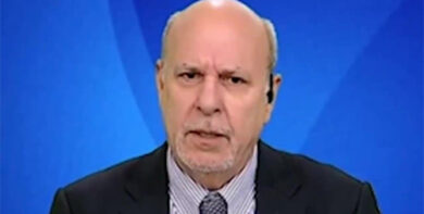 Scontro in tv, Mussolini vs Friedman: “Brutto str..zo, tornatene in America”