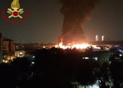 Rogo a Milano: convocata task force, ansia per i residenti – VIDEO Rogo a Milano: convocata task force, ansia per i residenti – VIDEO