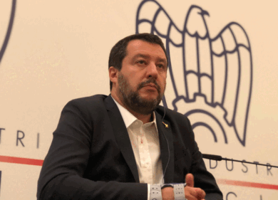 Salvini vola a Mosca e liquida Bannon. “Non ci servono padrini o padroni”