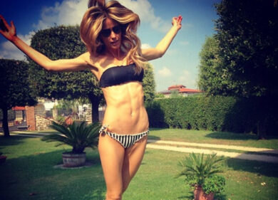 Elena Santarelli ancora testimonial per Sandro Ferrone: tutti i look