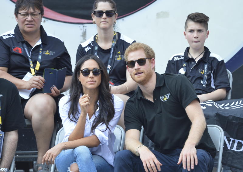 Meghan e Harry come popstar in Australia. E fanno pure il “miracolo” pioggia