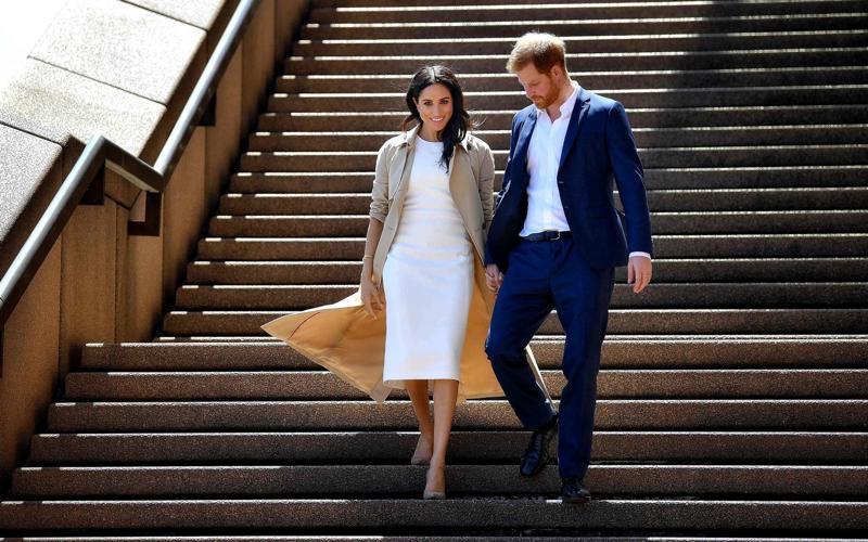 Meghan e Harry come popstar in Australia. E fanno pure il “miracolo” pioggia