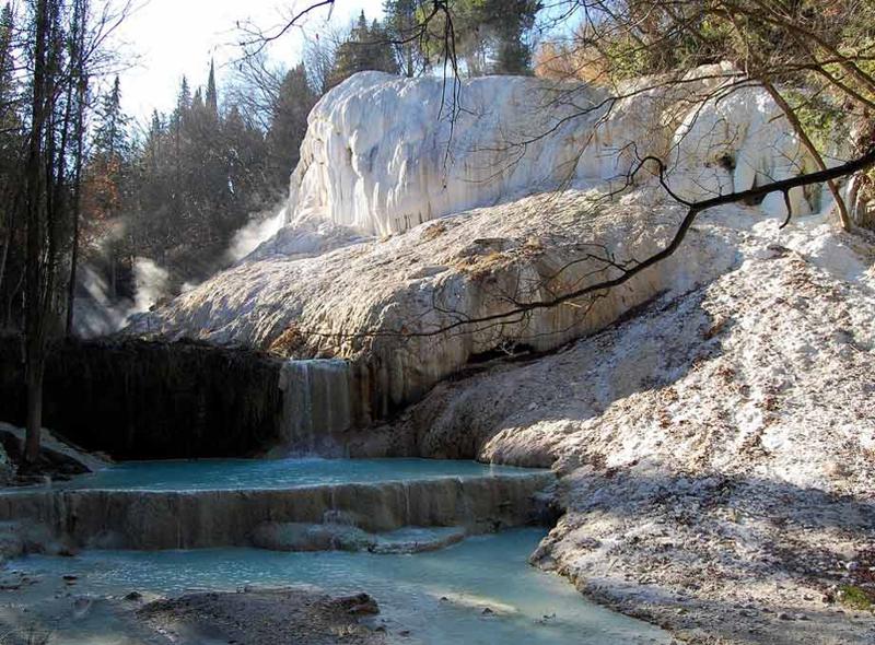 Terme libere: 8 mete imperdibili per un relax gratuito in Italia Terme libere: 8 mete imperdibili per un relax gratuito in Italia