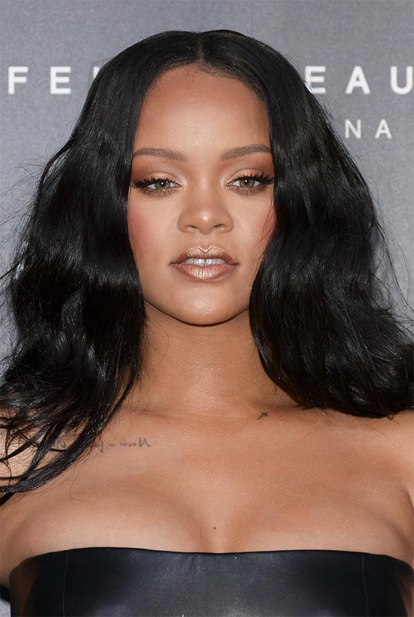 Rihanna contro Trump: rifiuta il Super Bowl. Lui chiama i Maroon 5 Rihanna contro Trump: rifiuta il Super Bowl. Lui chiama i Maroon 5